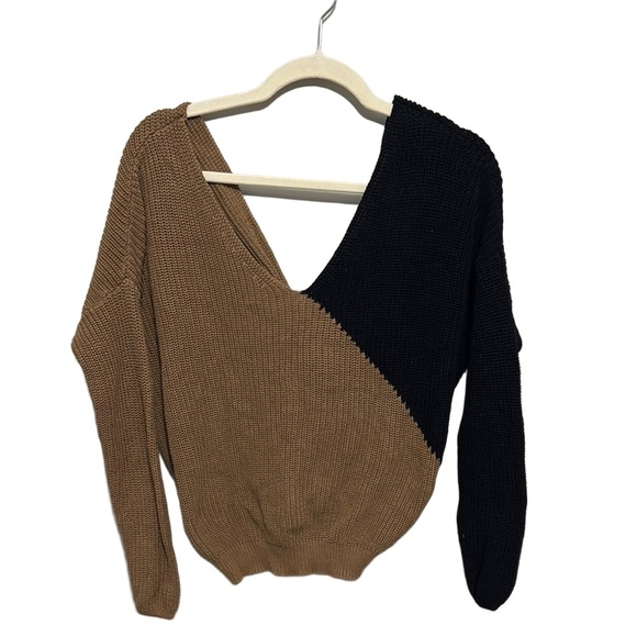 superdown Sweaters - Superdown Twist Back Sweater